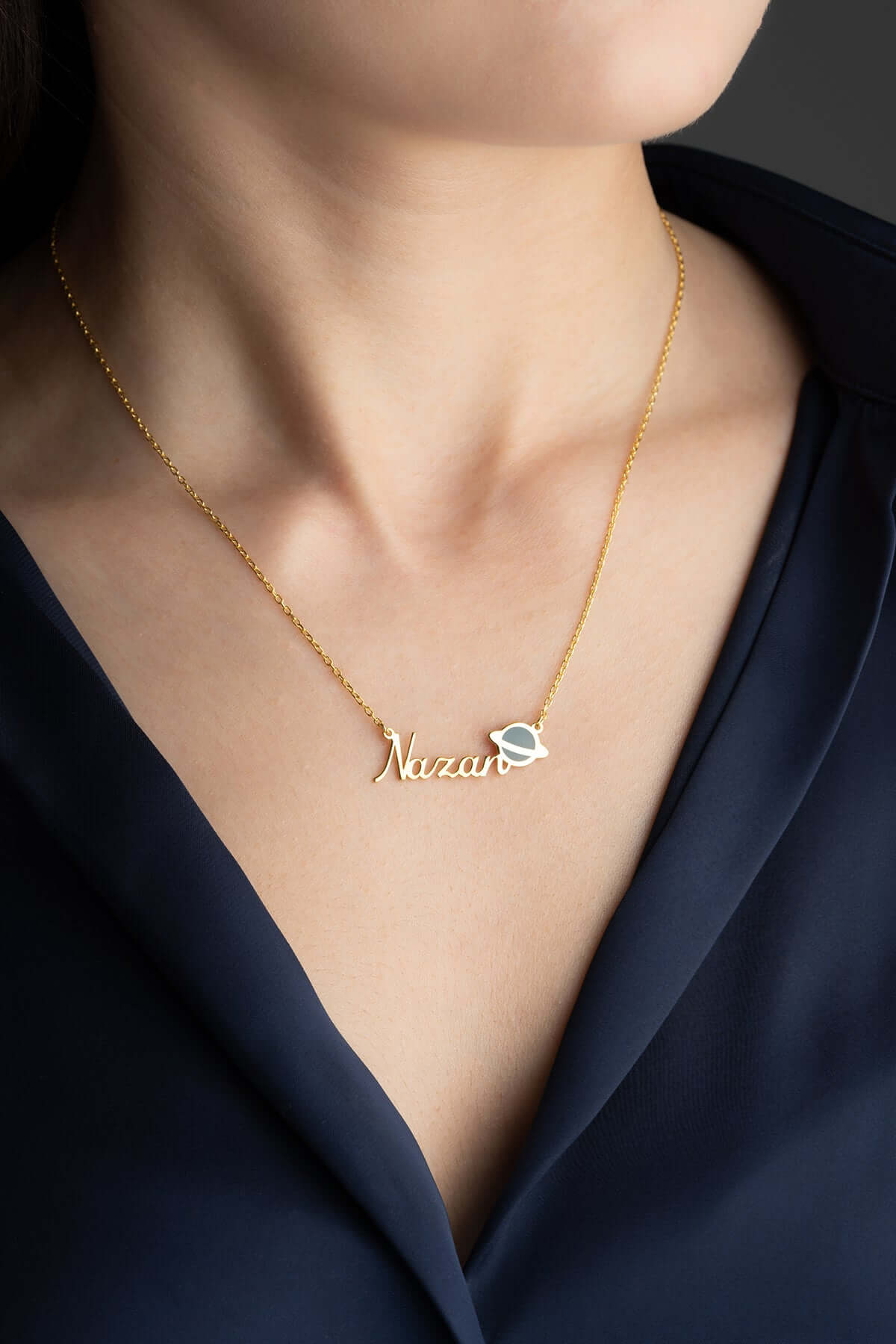 Kişiye Özel İsimli ve Gezegen Figürlü Gümüş Kolye - ÖzelSen