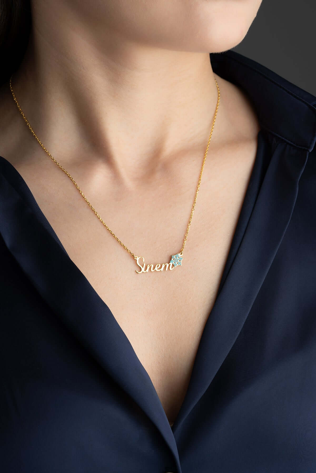 Kişiye Özel İsimli ve Kar Tanesi Figürlü Gümüş Kolye - ÖzelSen