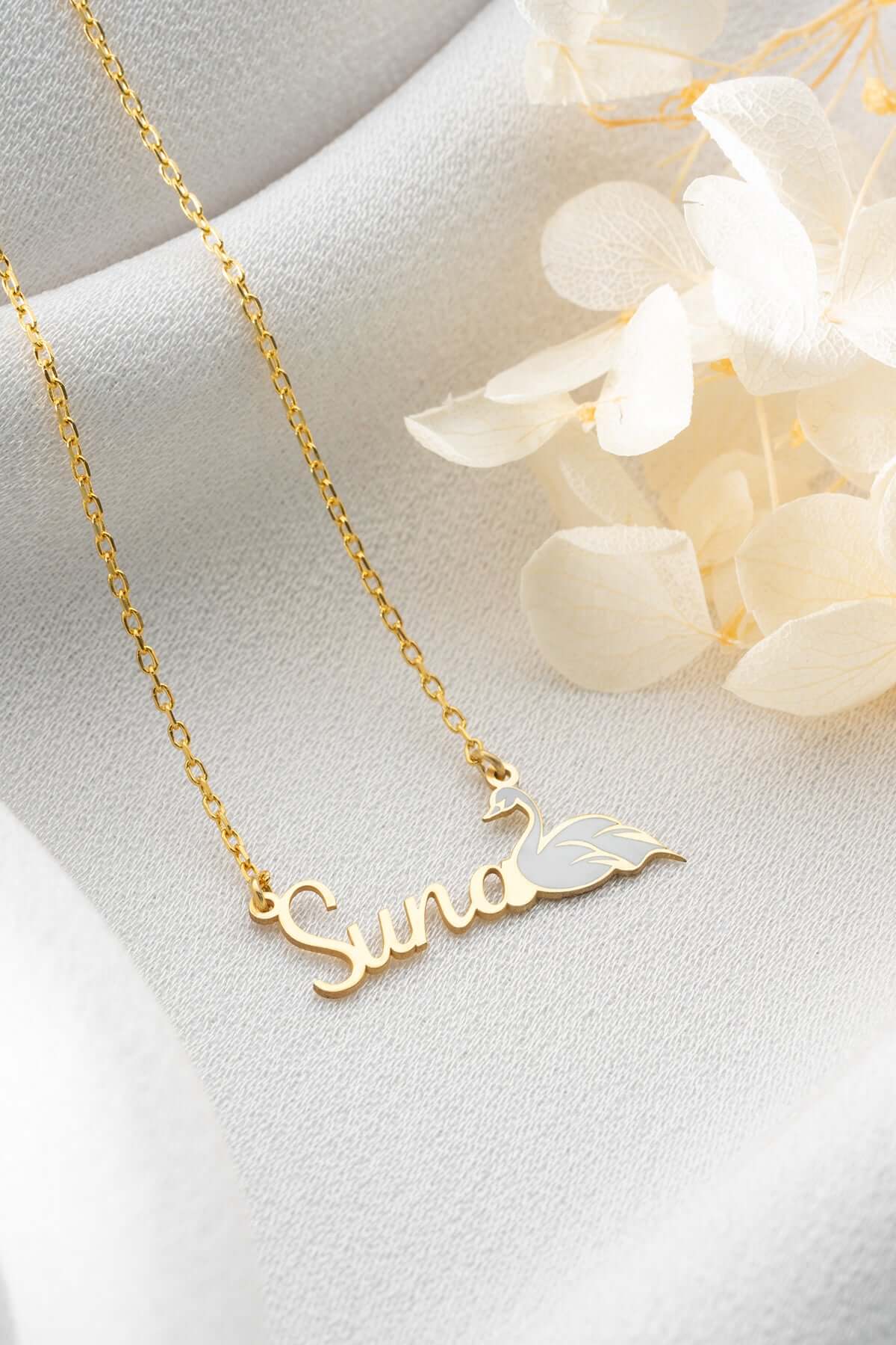 Kişiye Özel İsimli ve Sedefli Kuğu Figürlü Gümüş Kolye - ÖzelSen