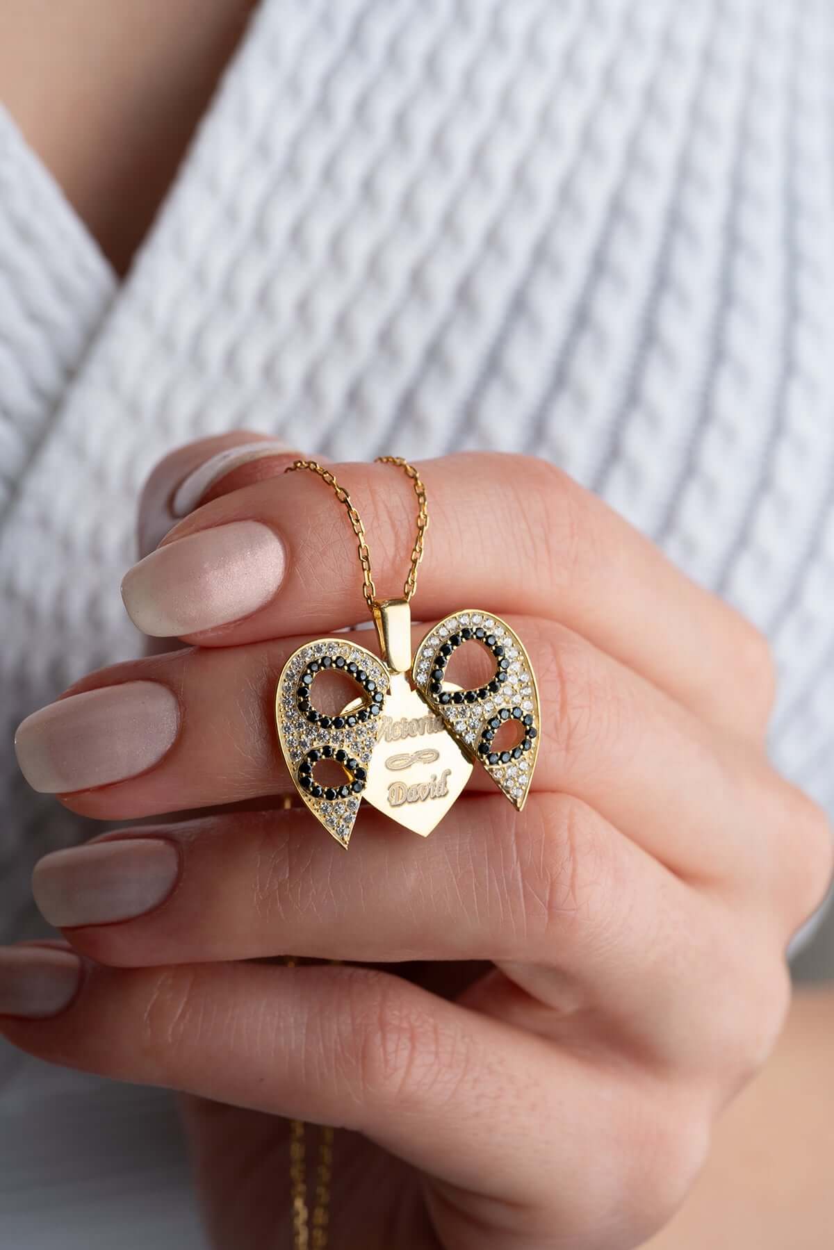 Kişiye Özel İsimli Zirkon Taşlı Kalpli Gümüş Kolye - ÖzelSen