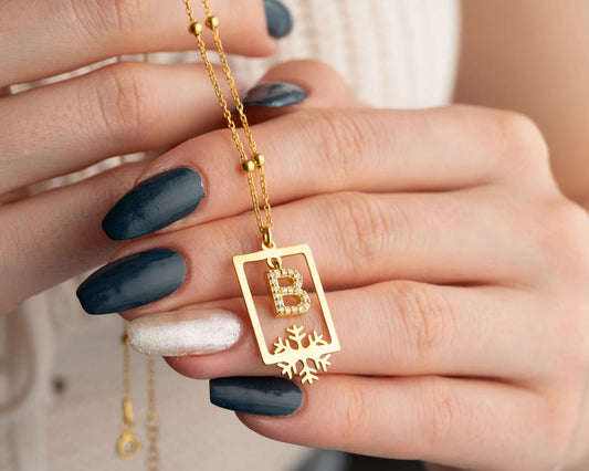 Kişiye Özel Kar Taneli 925 Ayar Gümüş Harfli Kolye - ÖzelSen