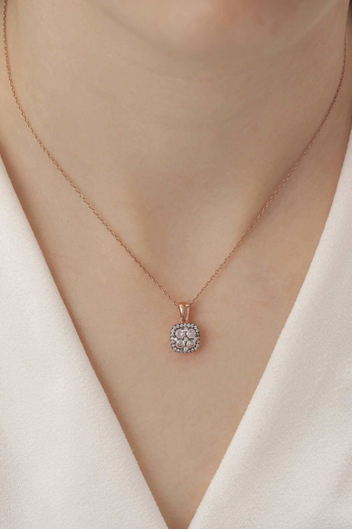 Minimalist Zirkon Taşlı Kare Gümüş Baget Kolye - ÖzelSen