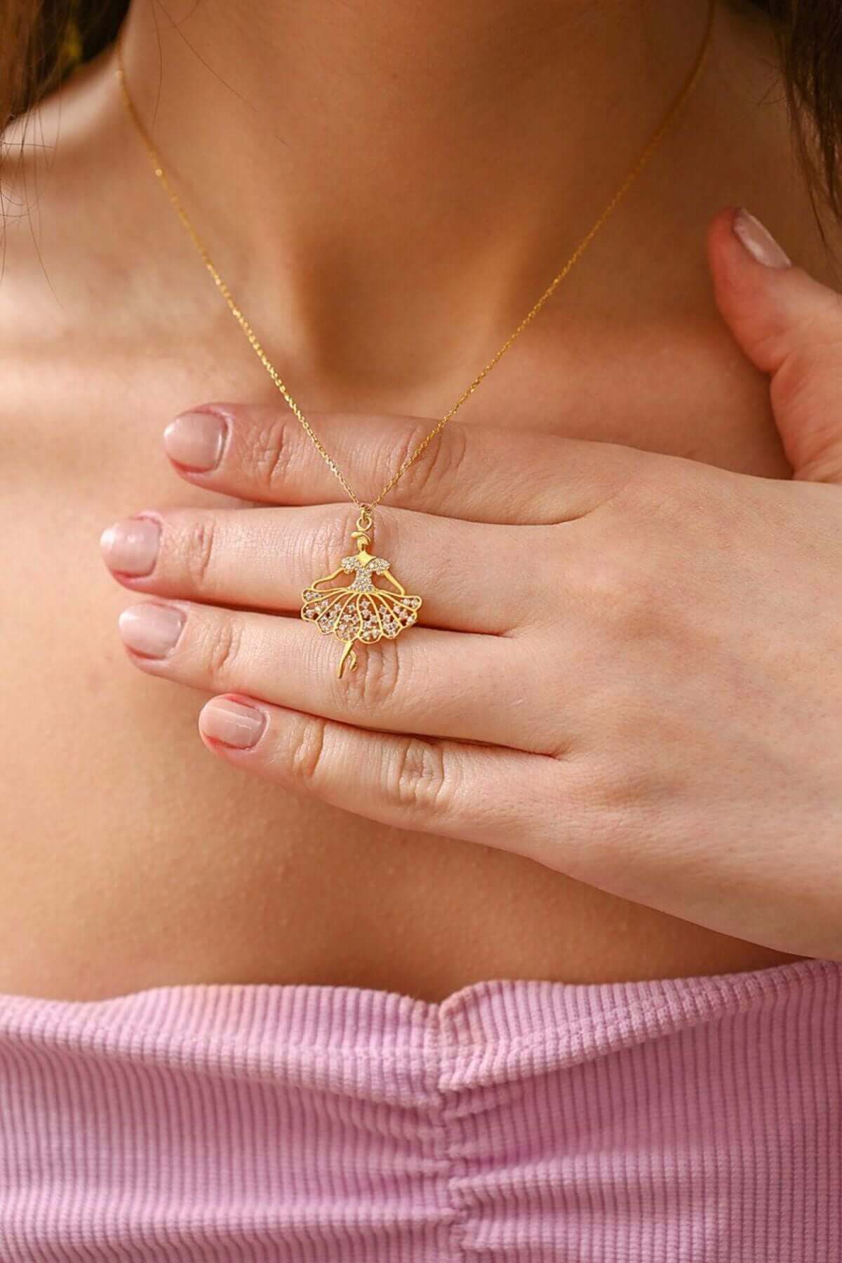 ÖzelSen 925 Ayar Gümüş Balerin Figürlü Minimal Kolye - ÖzelSen