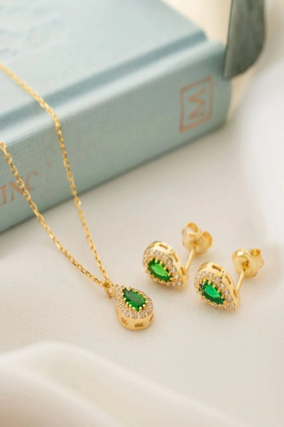 Mayıs Ayı Doğum Taşı (Emerald) 925 Ayar Altın Kaplama Gümüş Set
