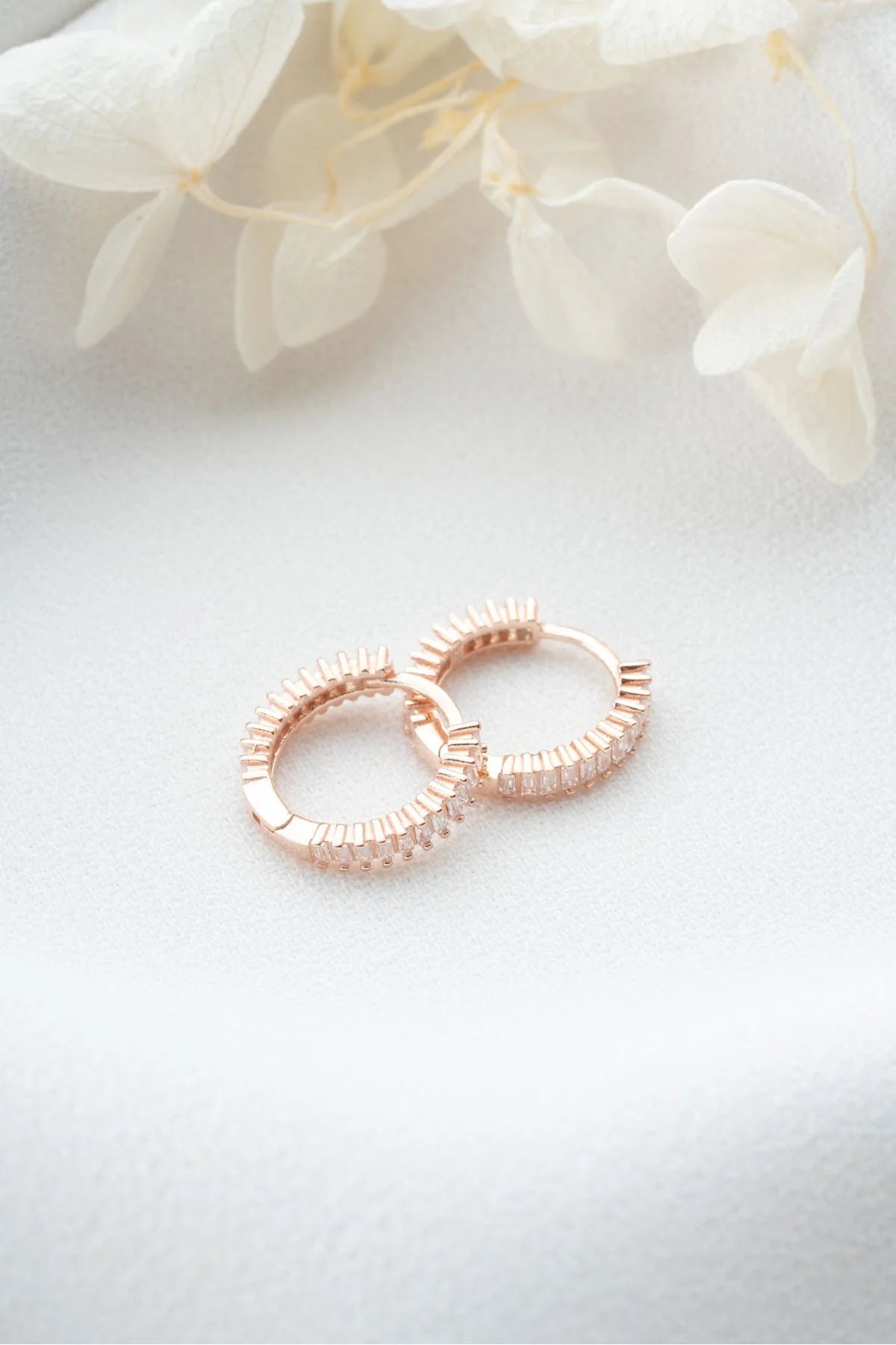 Baget Taşlı Halka 925 Ayar Rose Kaplama Gümüş Küpe – 4