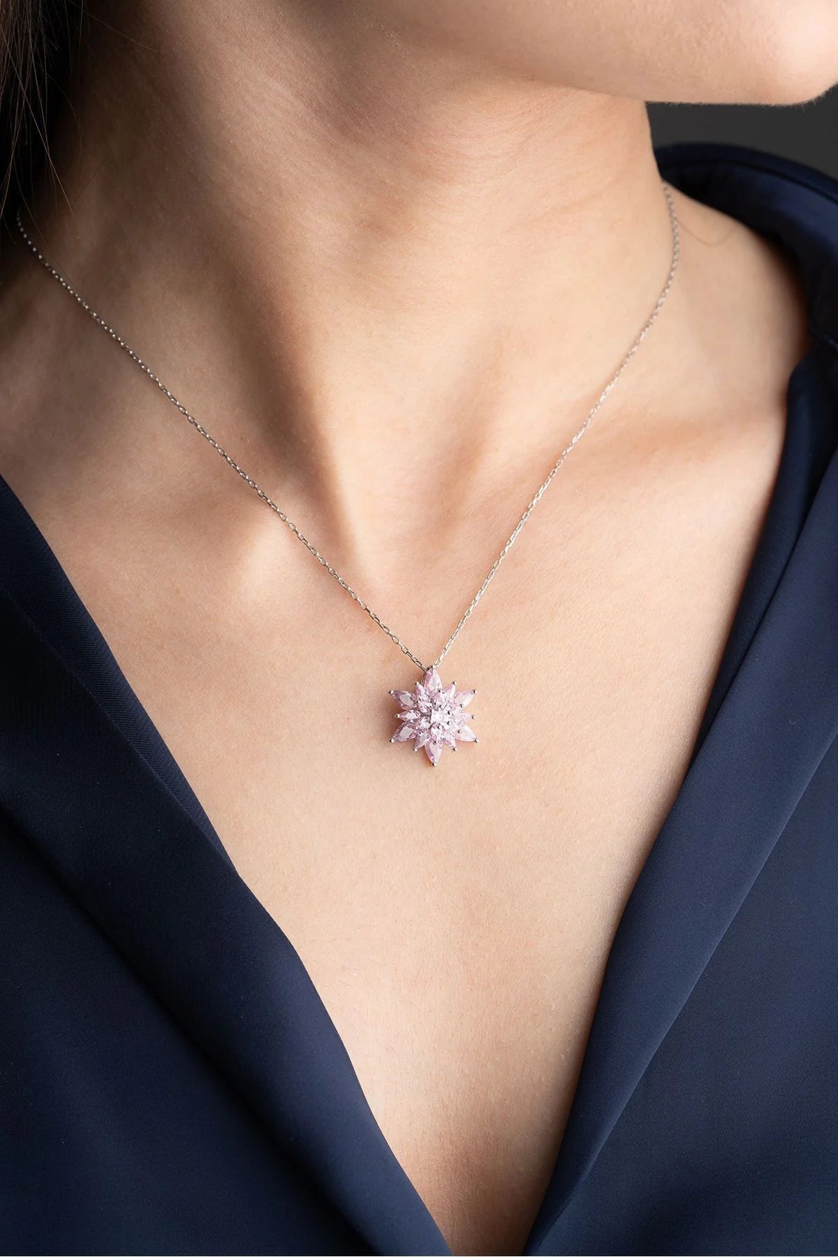 Buzlu Lotus Çiçeği 925 Ayar Gümüş Kolye