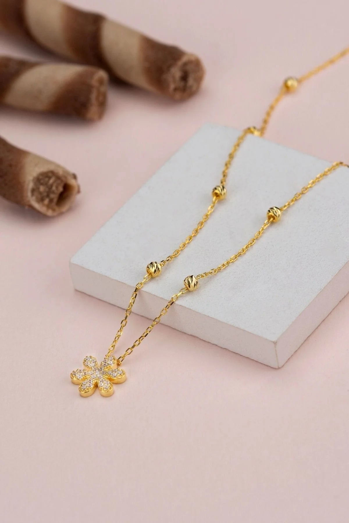 Top Zincirli Çiçek 925 Ayar Altın Kaplama Gümüş Kolye