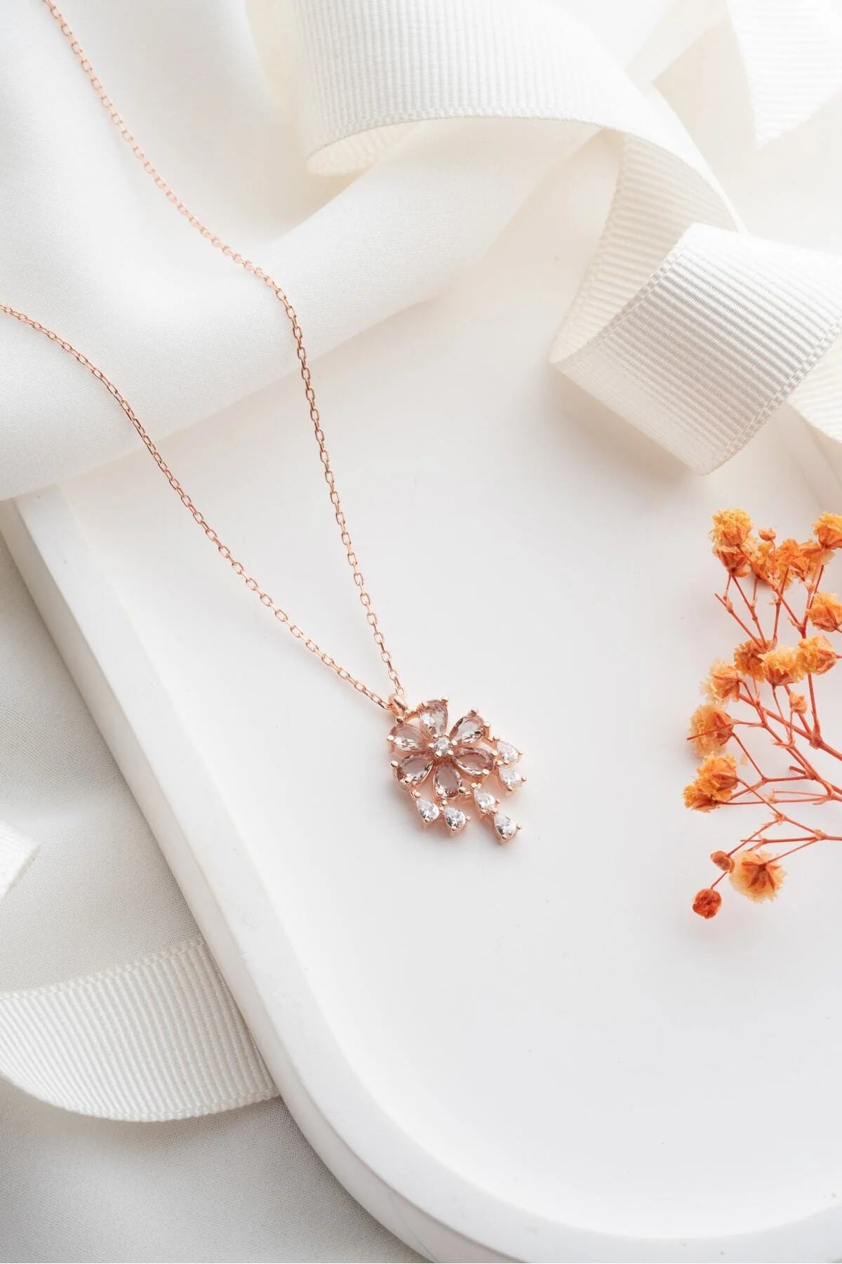 Taşlı Lotus Çiçeği 925 Ayar Rose Kaplama Gümüş Kolye