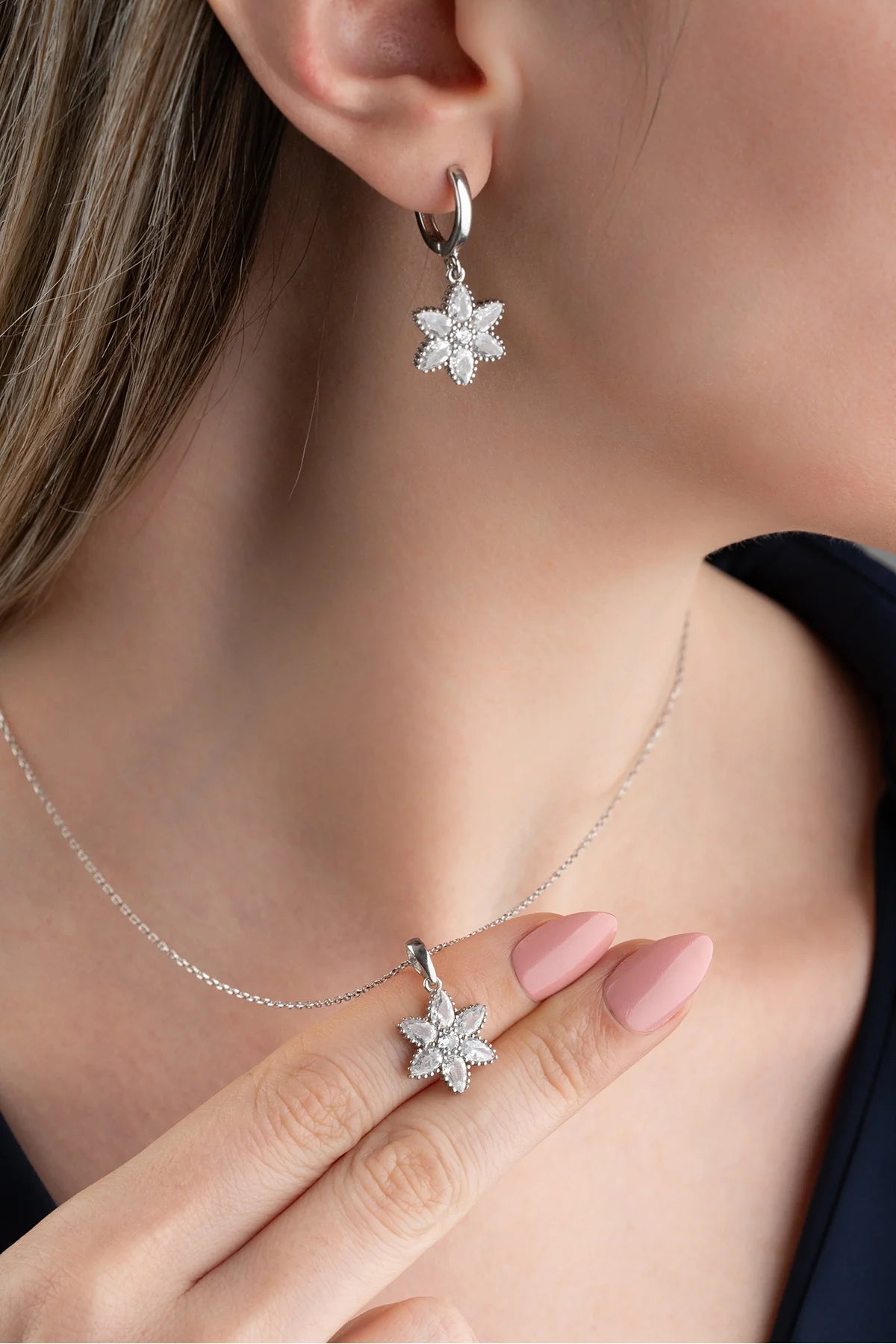 Zirkon Taşlı Lotus 925 Ayar Gümüş Set