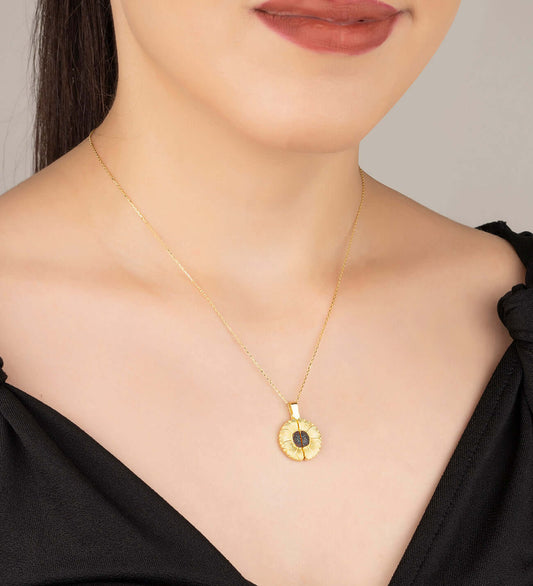 Siyah Taşlı Papatya 925 Ayar Gümüş İsimli Kolye - ÖzelSen