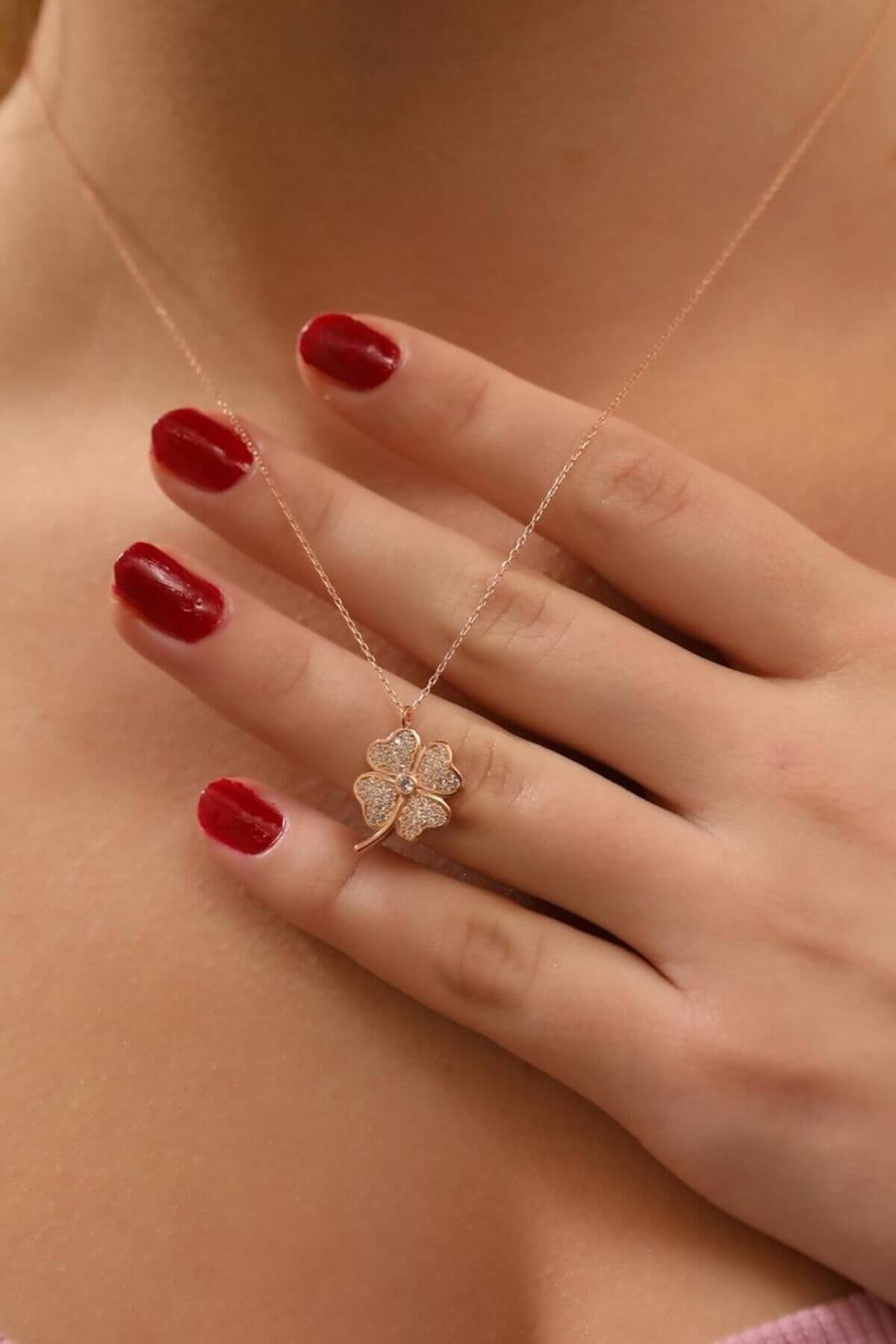 Zirkon Taşlı 925 Ayar Gümüş Yonca Kolye - ÖzelSen